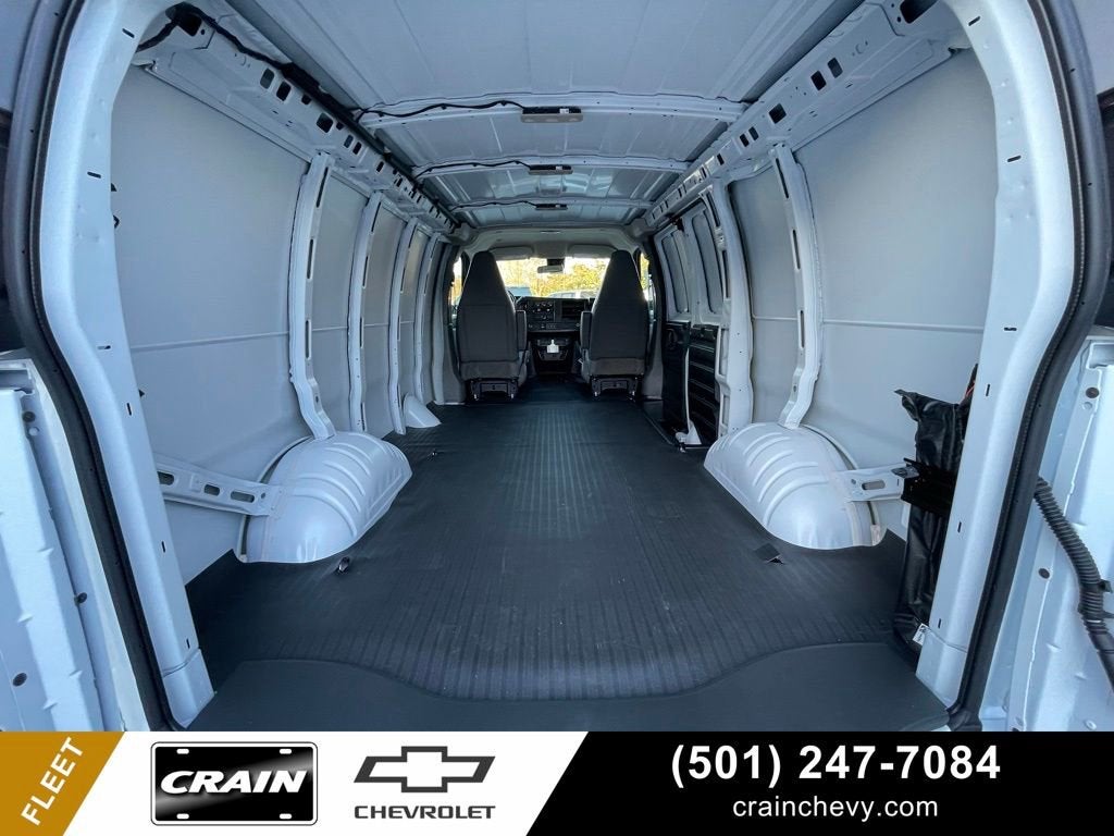 2025 Chevrolet Express Cargo WT