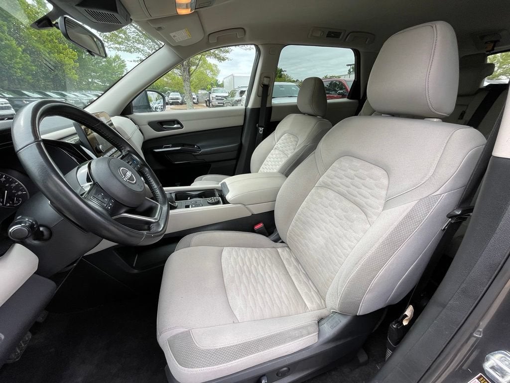 2022 Nissan Pathfinder SV