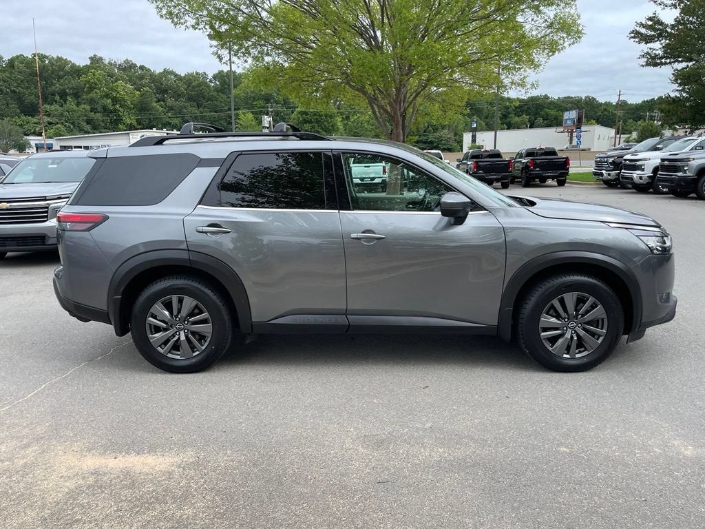 2022 Nissan Pathfinder SV
