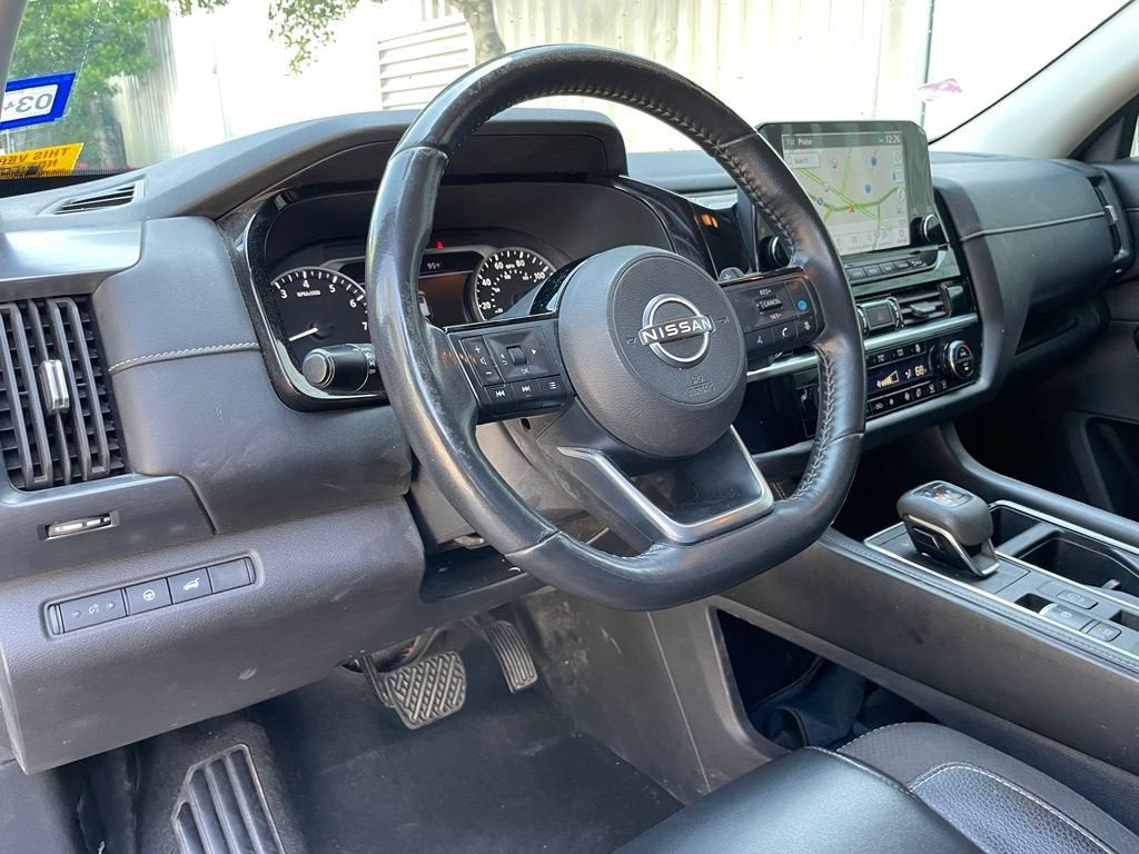 2023 Nissan Pathfinder SL