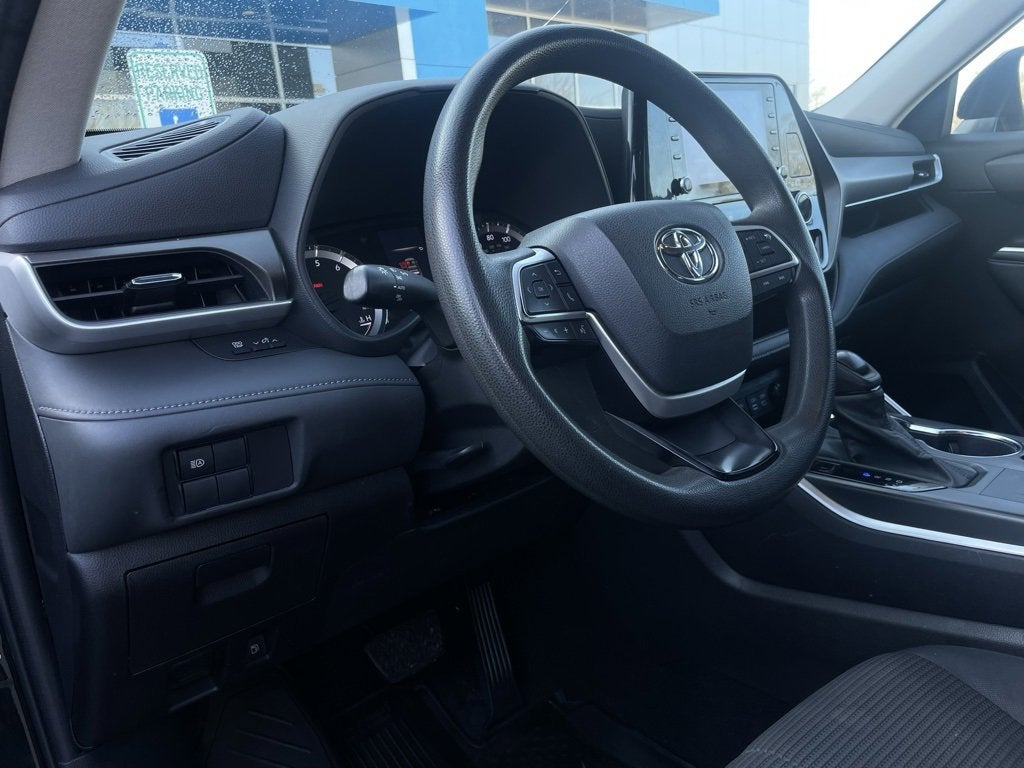 2022 Toyota Highlander L