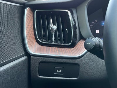 2023 Volvo XC60 Plus Dark Theme