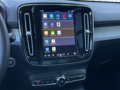 2025 Volvo XC40 Core Bright Theme