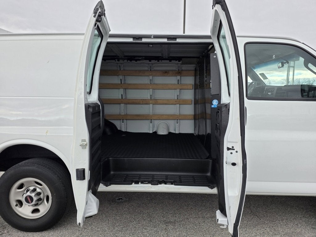2023 GMC Savana Cargo 2500 Work Van