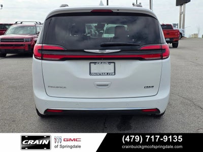 2022 Chrysler Pacifica Touring L