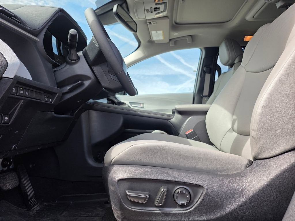 2025 Toyota Sienna XLE
