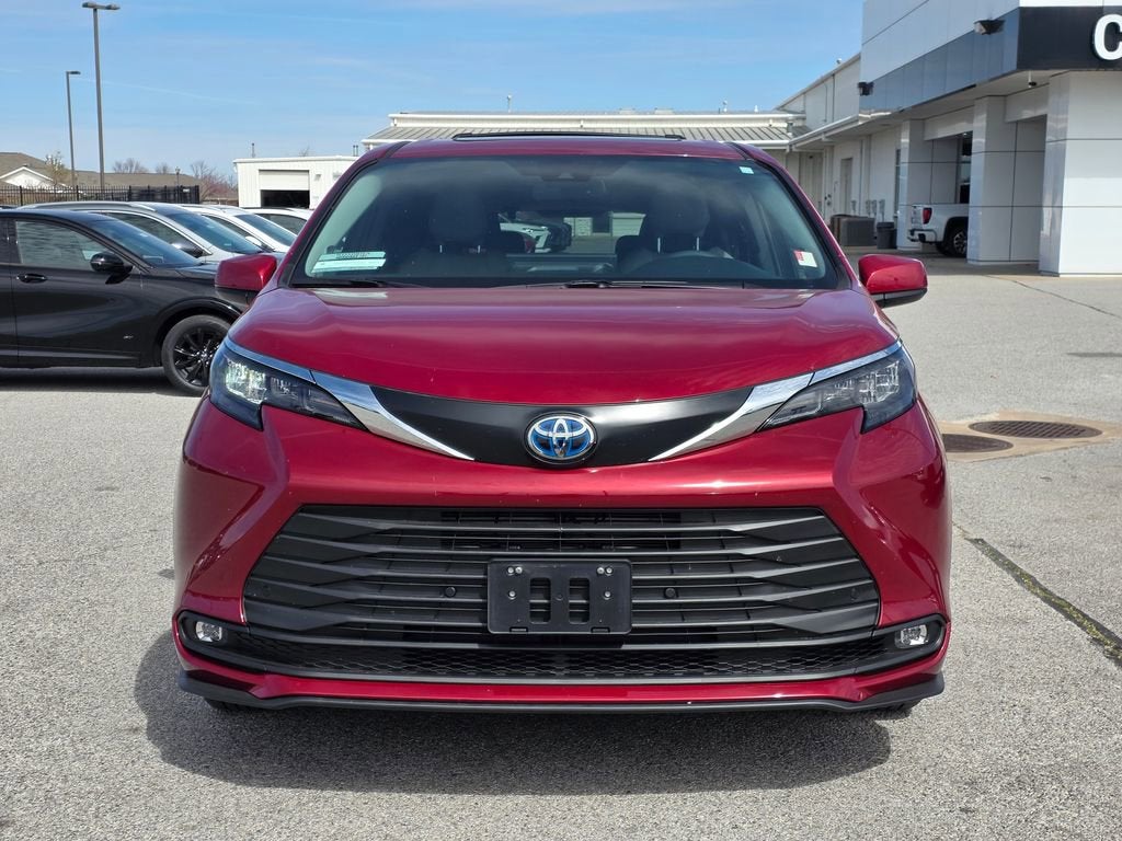 2025 Toyota Sienna XLE