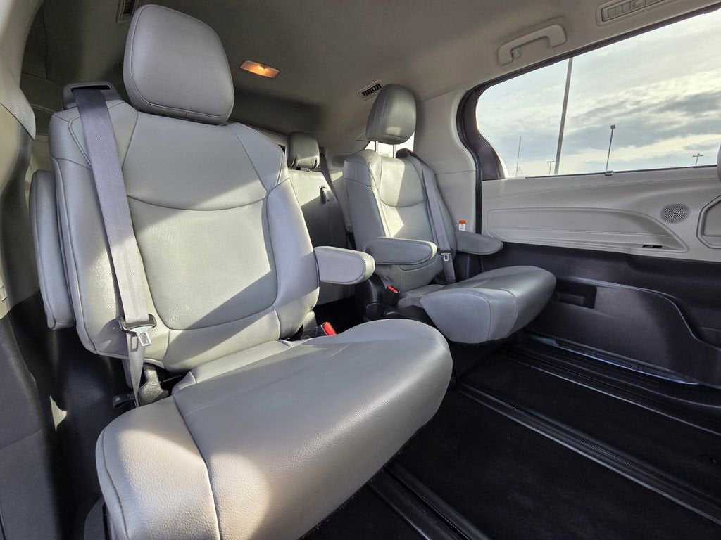 2022 Toyota Sienna XLE