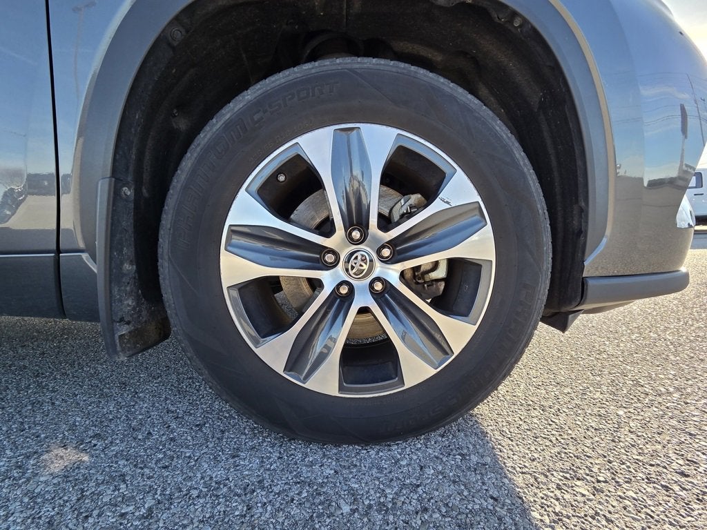 2024 Toyota Highlander LE