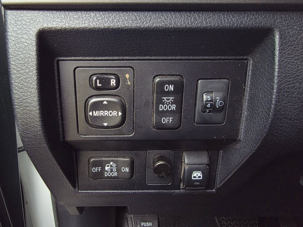 2017 Toyota Tundra 4WD SR5