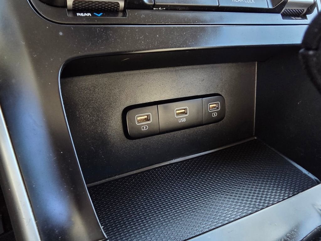 2022 Kia Carnival LX