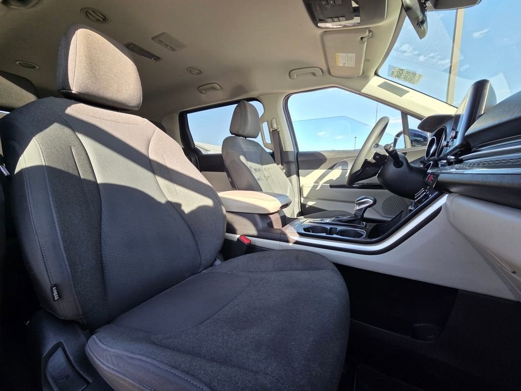 2022 Kia Carnival LX