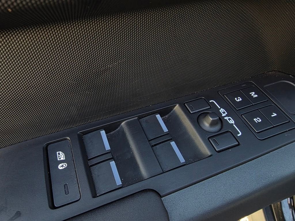 2024 Land Rover Defender X-Dynamic SE