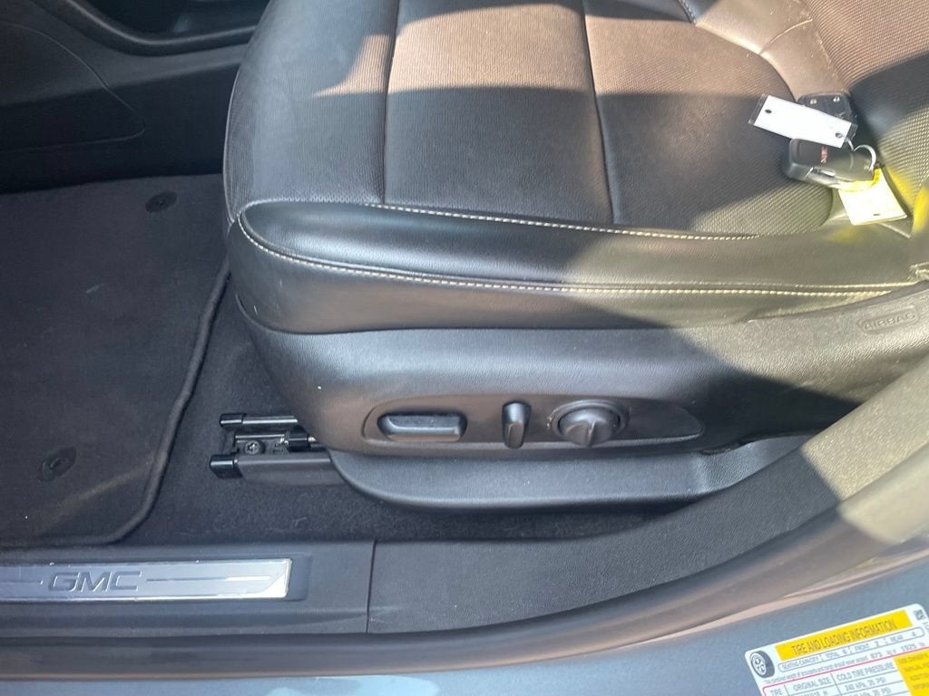2021 GMC Acadia SLT