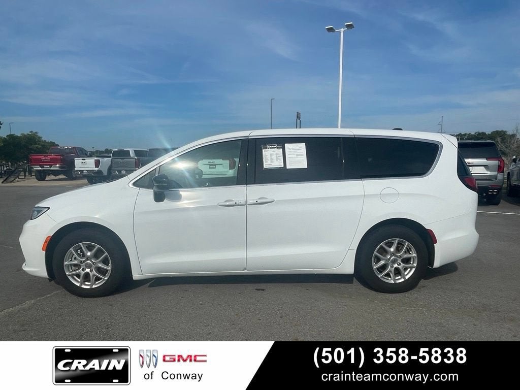 2025 Chrysler Pacifica Select